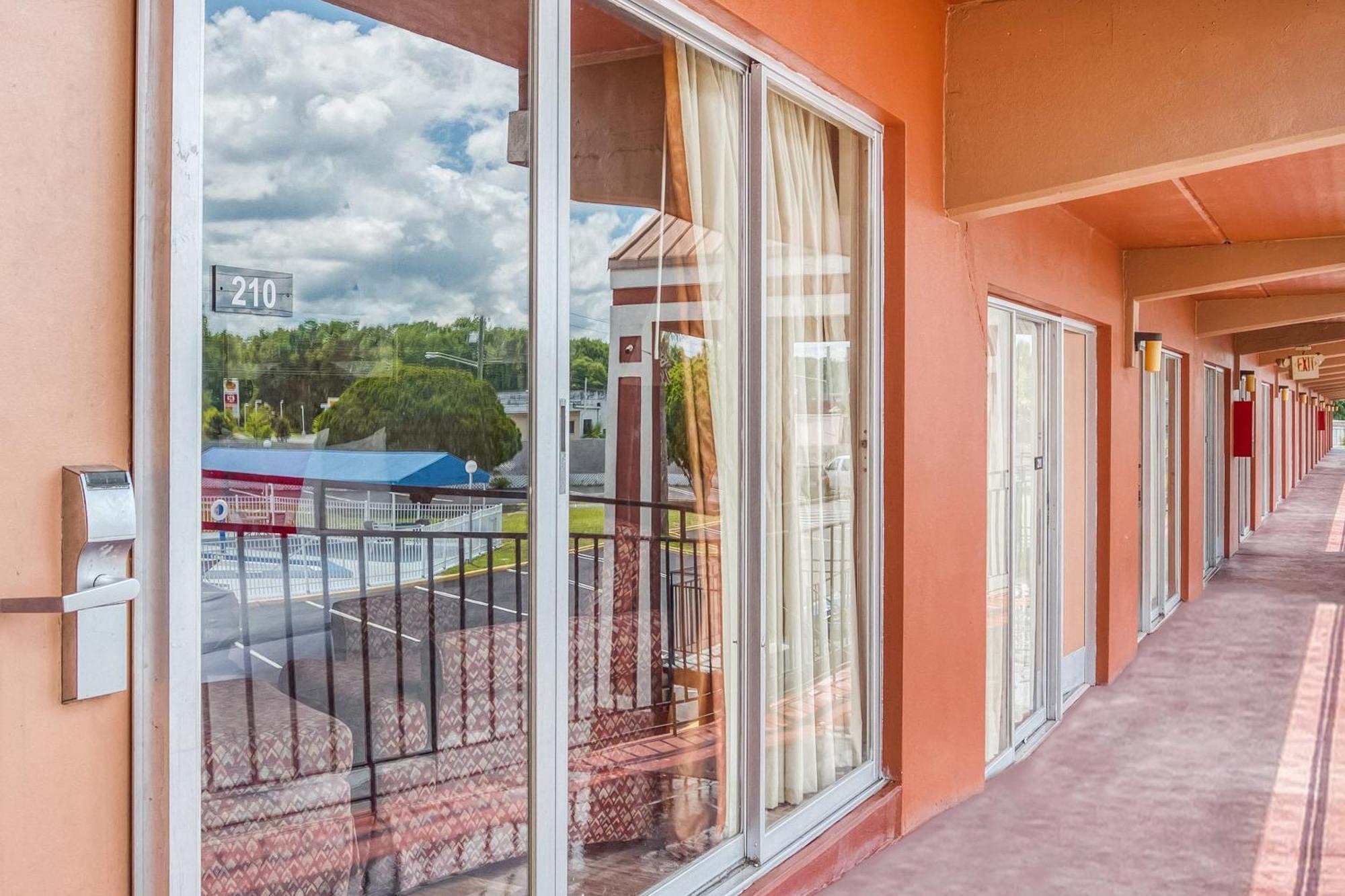 Oyo Hotel Mustang Silver Spring Fl Silver Springs Bagian luar foto